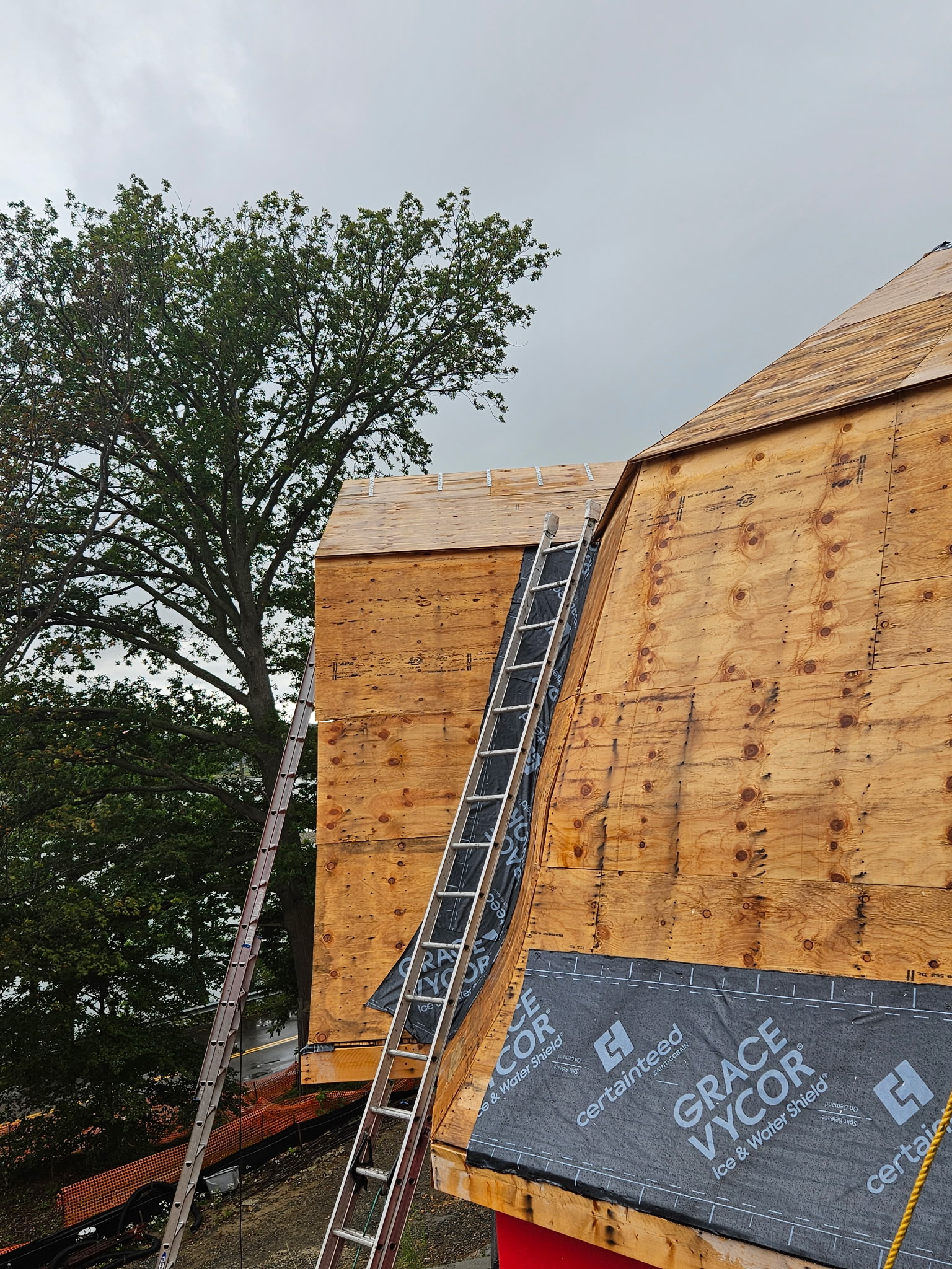 Detailed roofline finishing and shingle alignment